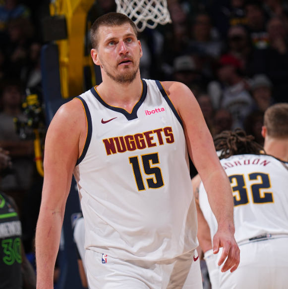 马丁内斯自 马丁内斯自